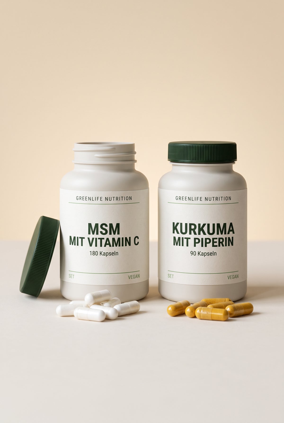 
                  
                    Detailaufnahme des MSM & Kurkuma Bundles von Greenlife Nutrition: weiße MSM-Kapseln vor der geöffneten MSM-Dose und goldgelbe Kurkuma-Kapseln vor der Kurkuma-Dose
                  
                